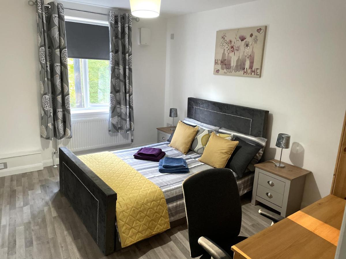Deluxe 1-Bedroom Serviced Apartment Sleeps 4 For Short Or Long Stay Gillingham  Exteriér fotografie