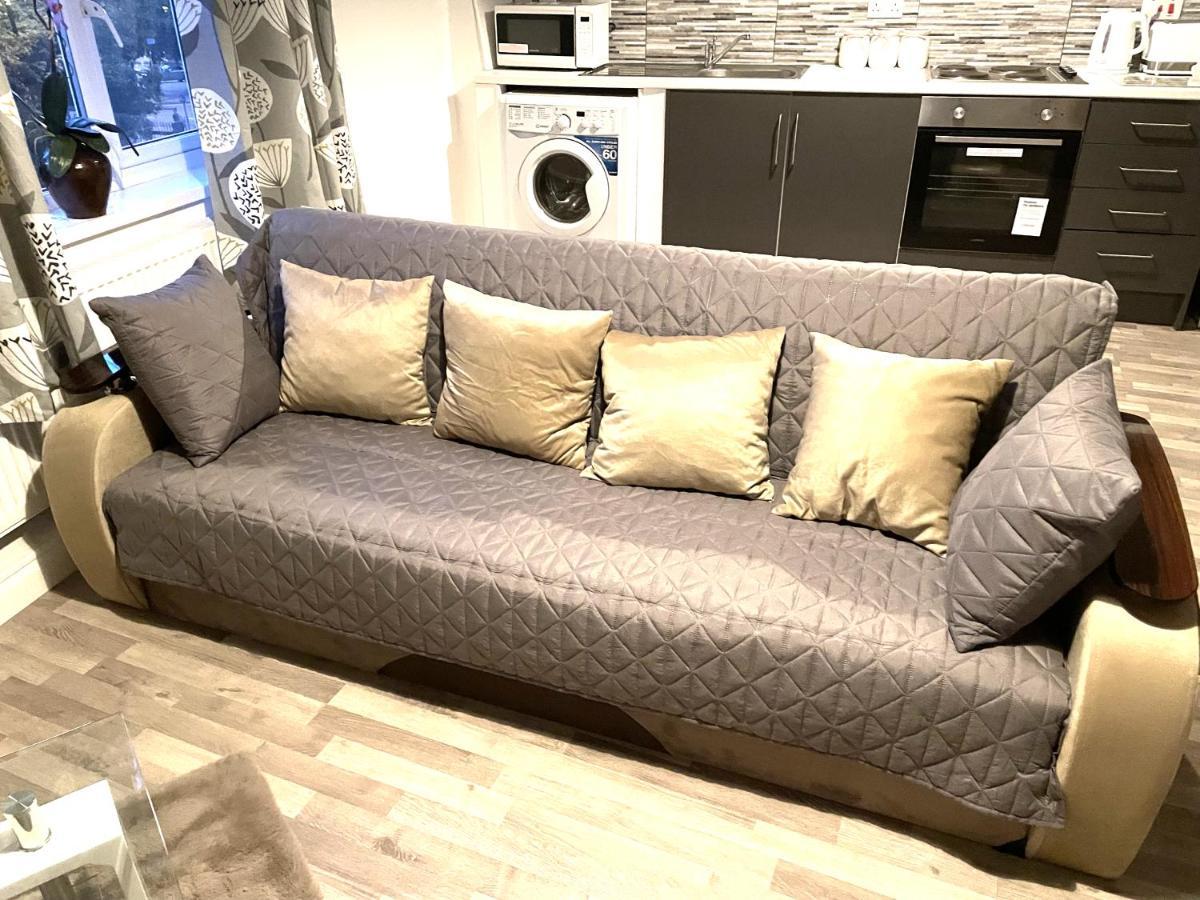 Deluxe 1-Bedroom Serviced Apartment Sleeps 4 For Short Or Long Stay Gillingham  Exteriér fotografie