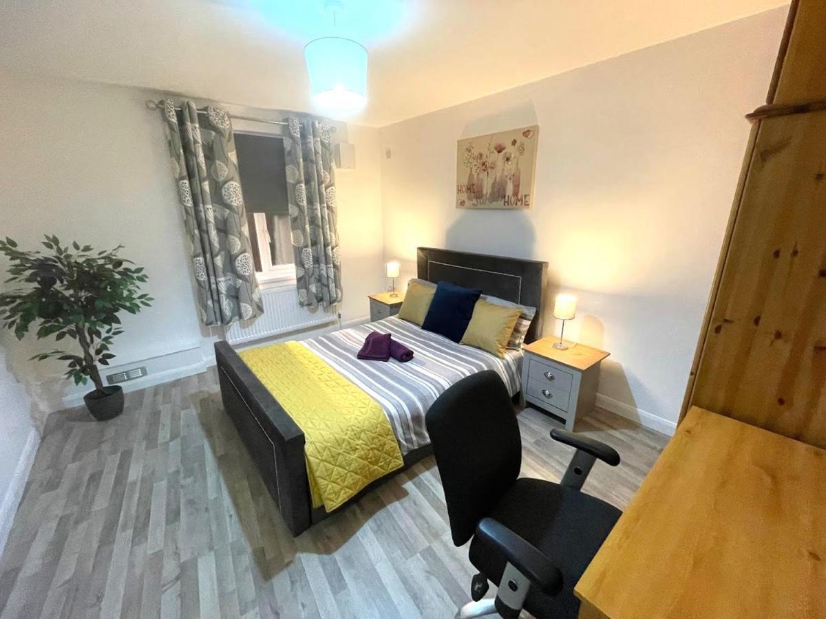 Deluxe 1-Bedroom Serviced Apartment Sleeps 4 For Short Or Long Stay Gillingham  Exteriér fotografie