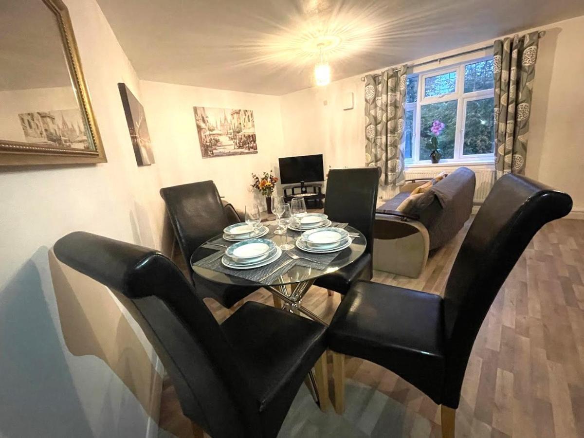 Deluxe 1-Bedroom Serviced Apartment Sleeps 4 For Short Or Long Stay Gillingham  Exteriér fotografie