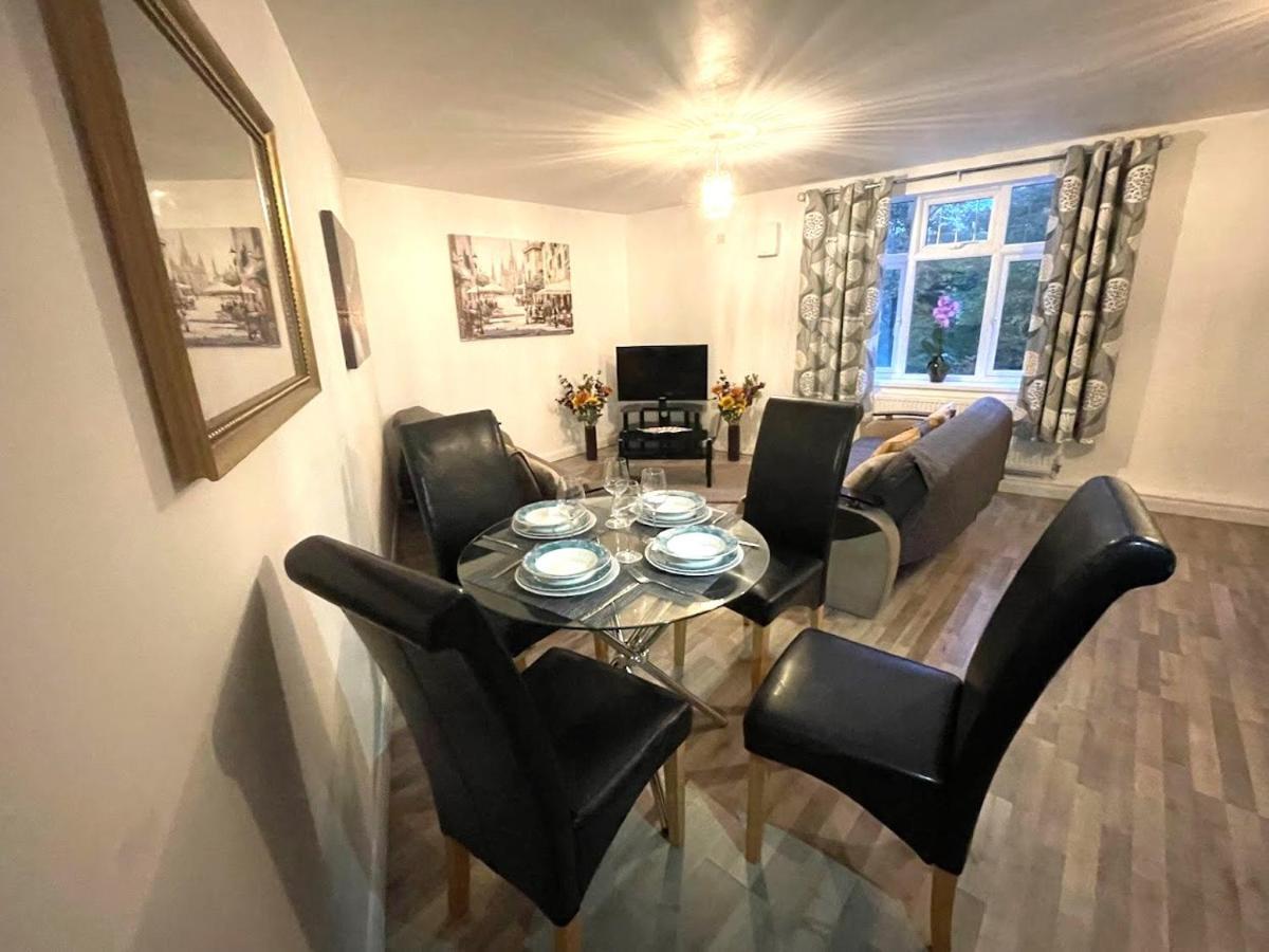 Deluxe 1-Bedroom Serviced Apartment Sleeps 4 For Short Or Long Stay Gillingham  Exteriér fotografie
