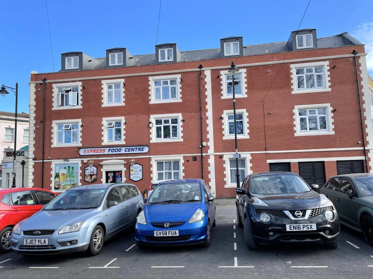 Deluxe 1-Bedroom Serviced Apartment Sleeps 4 For Short Or Long Stay Gillingham  Exteriér fotografie